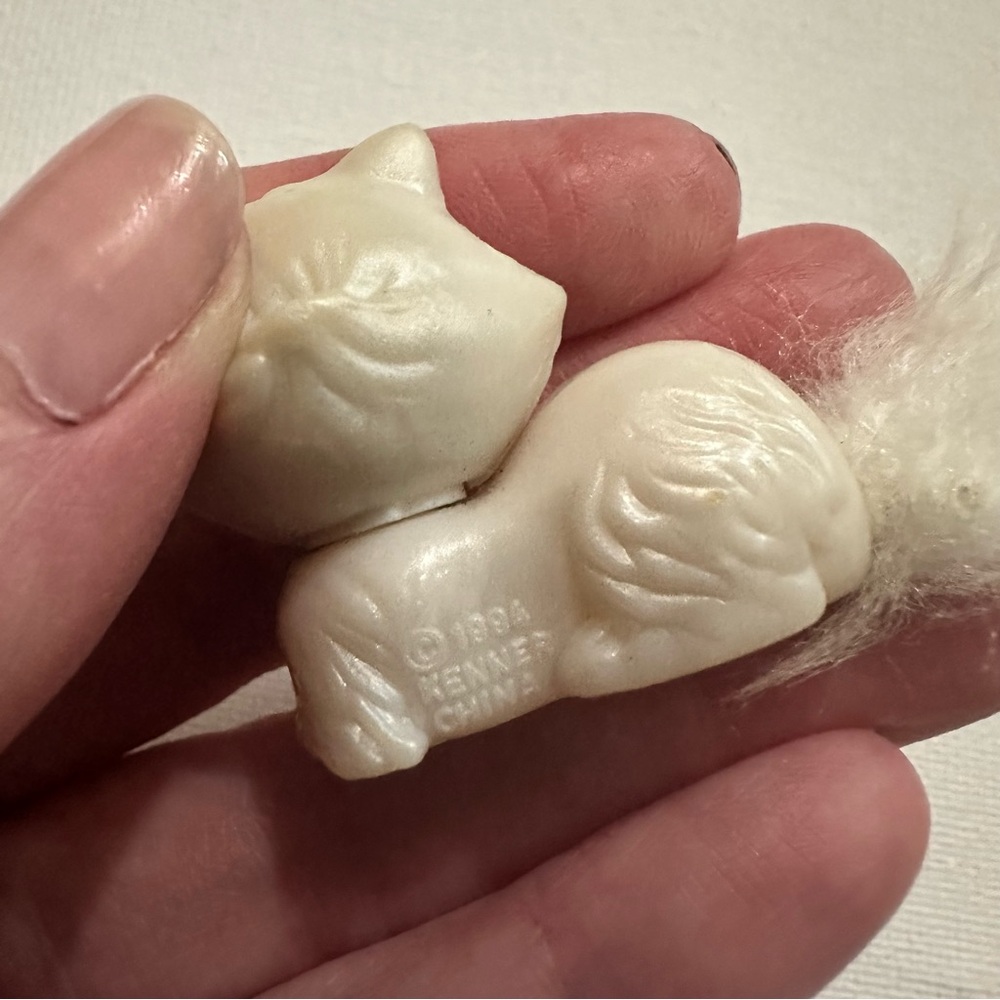 Vintage Kenner Littlest Pet Shop Fluffy Tail Persian Kitty Cat 2.5" 1994 White - Picture 8 of 9